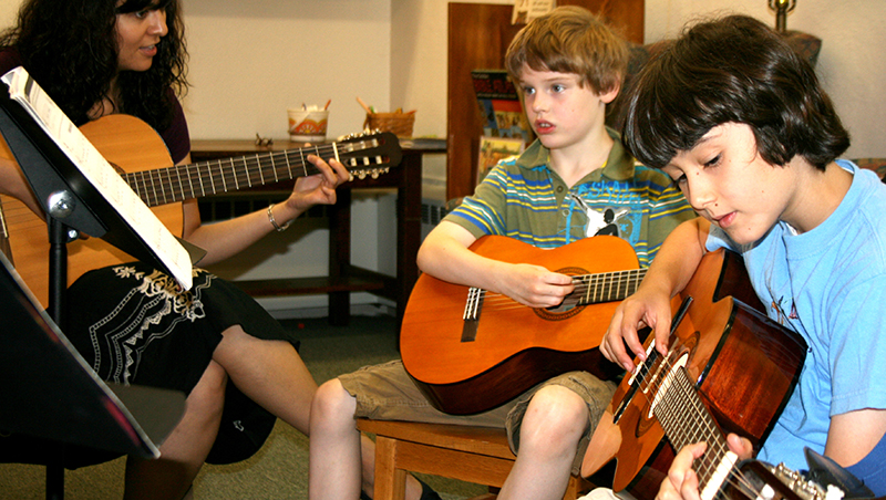 Top 5 Places For Guitar Lessons in Los Angeles